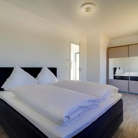 Lagovida Kapitaenskajuete B Am Stoermthaler *