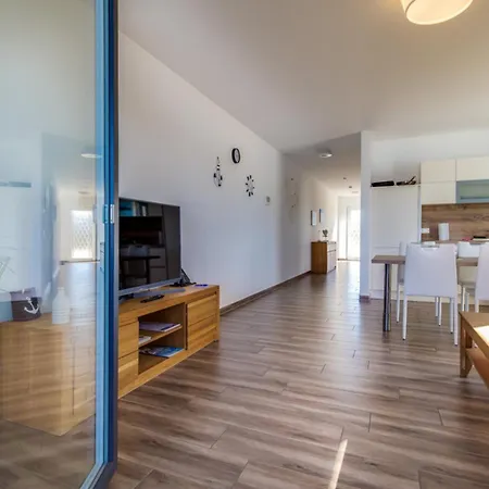 Lagovida Kapitaenskajuete B Am Stoermthaler * 그로스푀스나