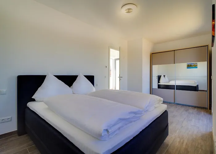 Lagovida Kapitaenskajuete B Am Stoermthaler *