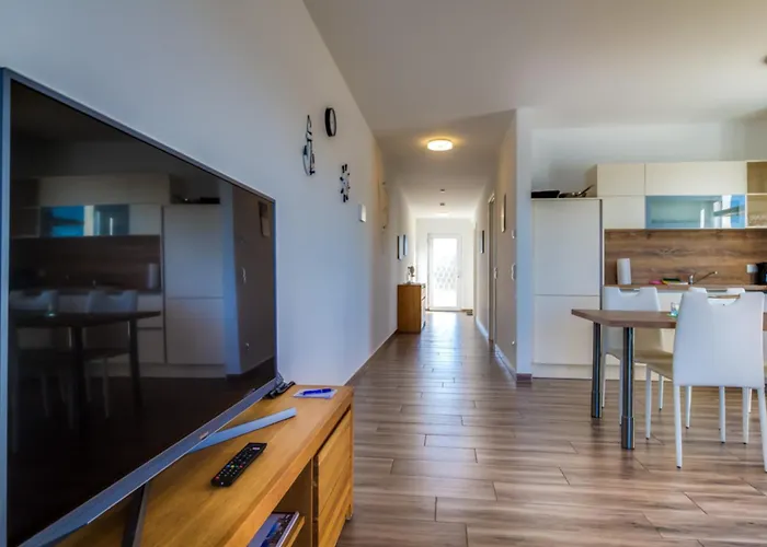 Lagovida Kapitaenskajuete B Am Stoermthaler * グロースペスナ